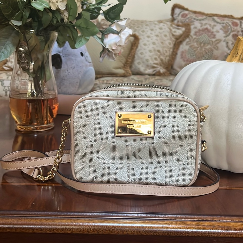 Barely Used Michael Kors Shoulder Bag!